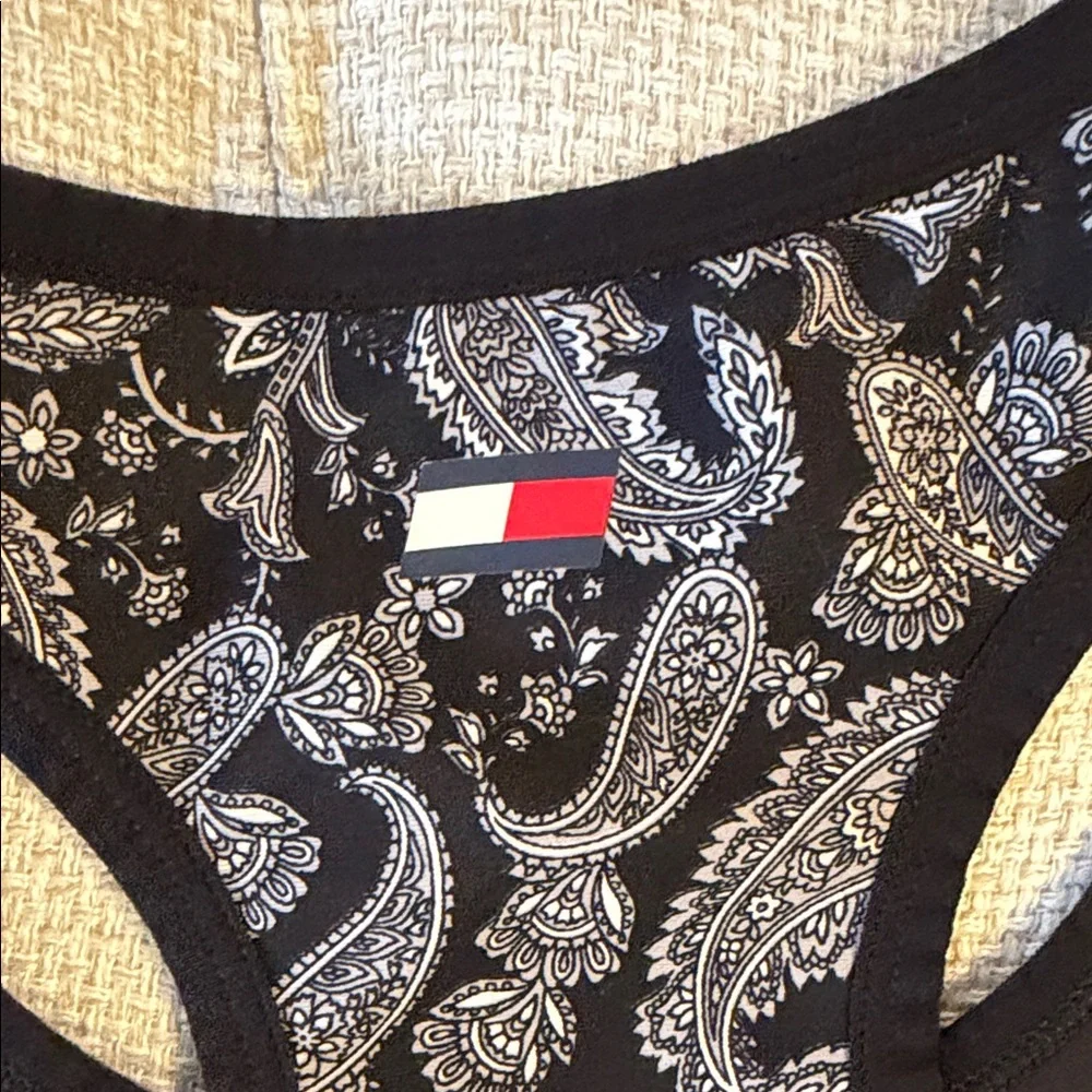 Tommy Hilfiger Black and White Paisley Sports Bra M